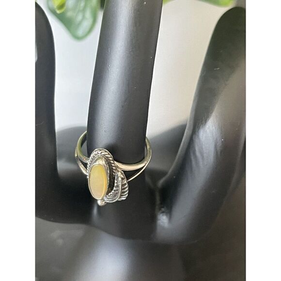 Vintage Navajo Feather and Mother Of Pearl Long Sterling Silver Ring Size 5 - Picture 6 of 10